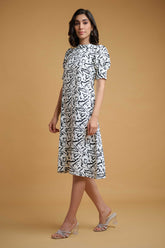 White-Black Wrinkle Satin Round Neck Cuff Sleeve Abstract Knee Length Dress
